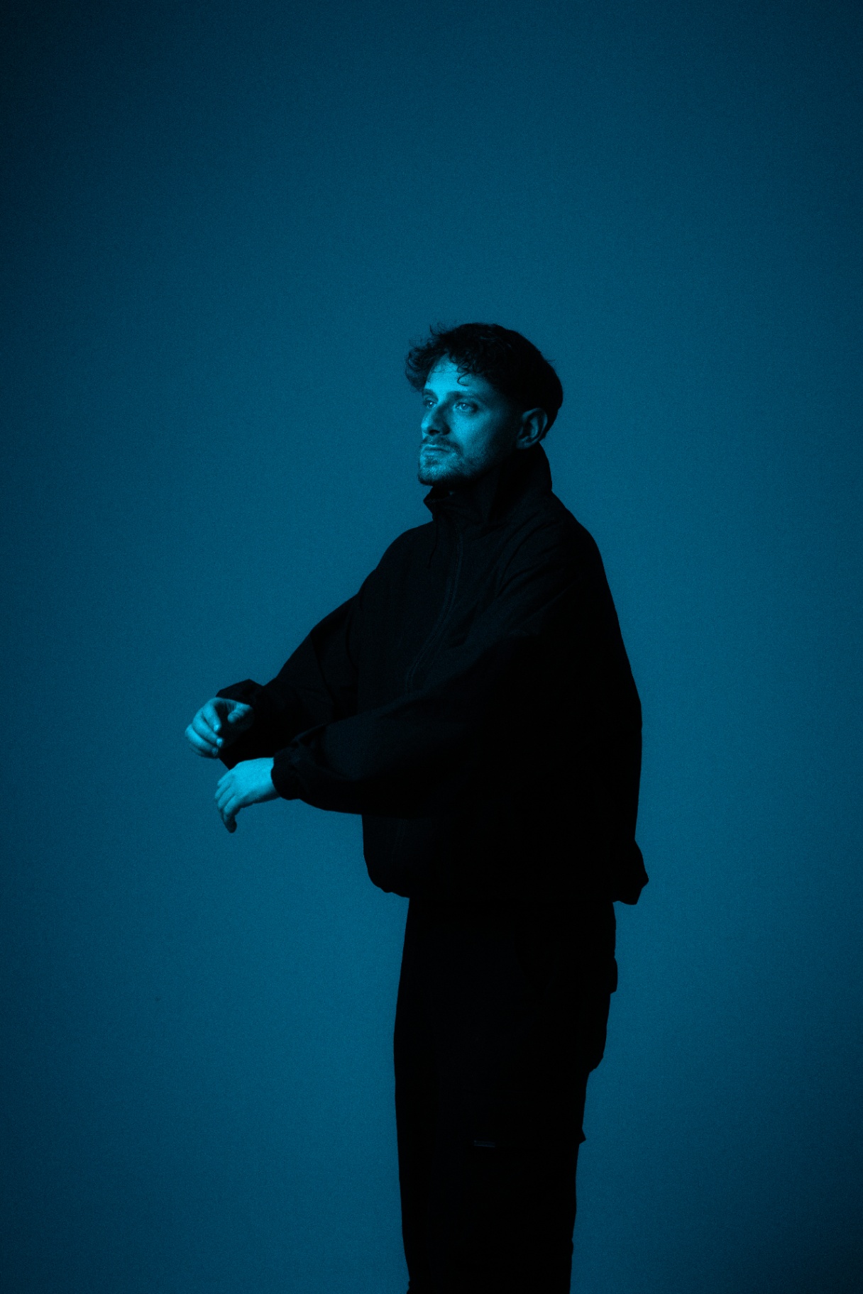 JODANI in cyan blue light